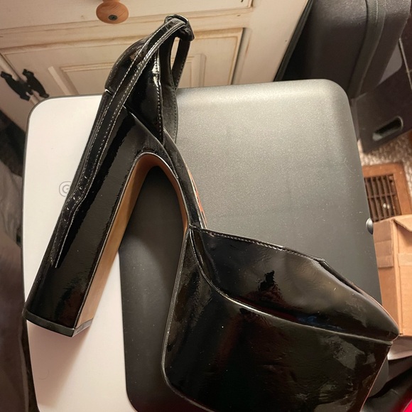 Jessica Simpson 7” Elegant Black Platform Heels - Picture 2 of 4